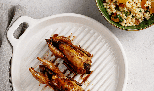 Рецепт курицы на гриле с кускусом, курагой и миндалем