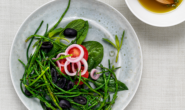 Свежий салат с фасолью Вигна