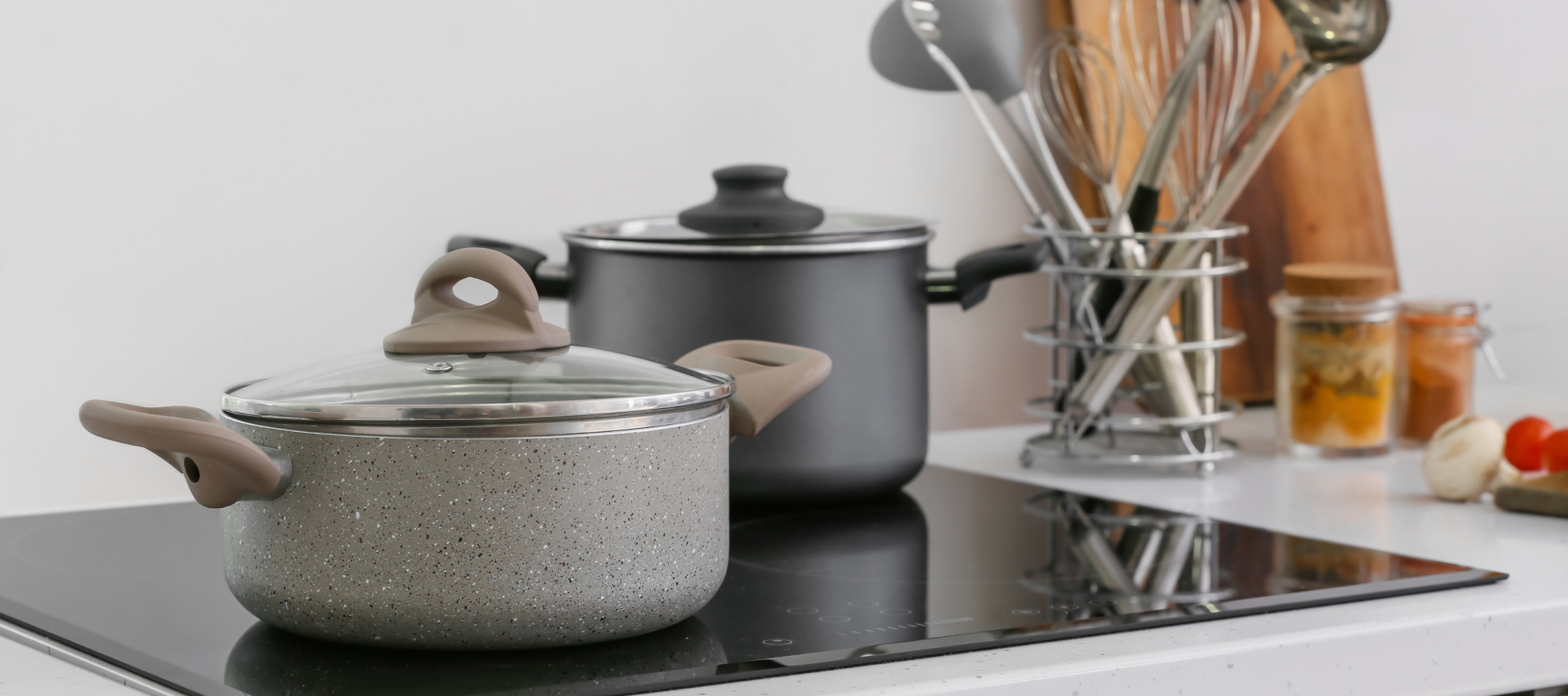 Приготовление нескольких блюд на варочной поверхности Grundig GIEI613400QMDX